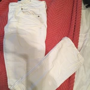 American Eagle Skinny Kick jean pants- White